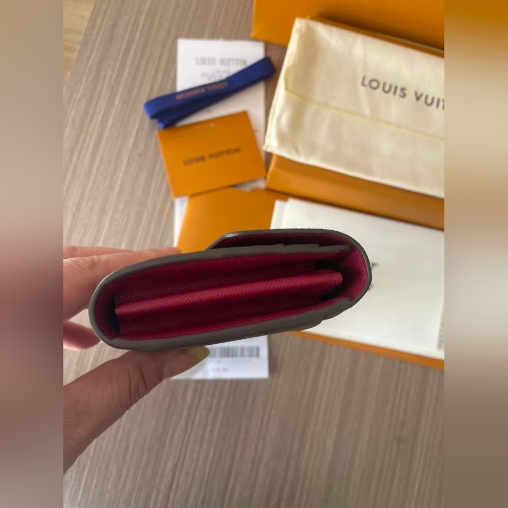 Louis Vuitton Monogram Sarah Wallet - Picture 7 of 12